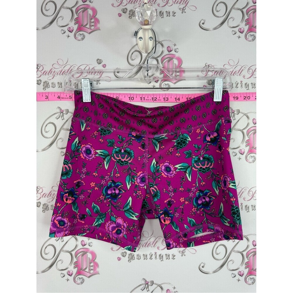 Old Navy active shorts paisley flowers Magenta Floral Active Shorts go dry